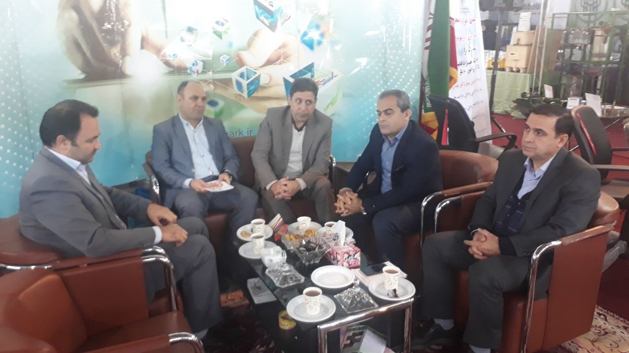 بازدید مدیرکل آموزش استانداری گلستان و سرپرست شهرک صنعتی و صاحبان صنایع گنبدکاووس از غرفه پارک علم و فناوری گلستان
