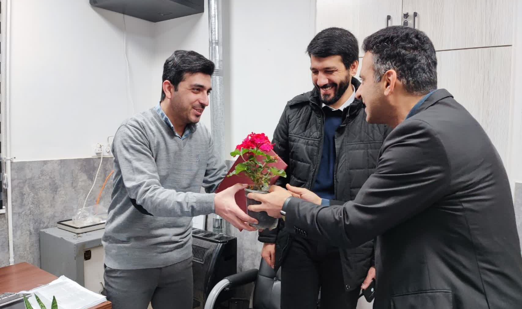 از کارکنانِ مرد شاغل در پارک علم و فناوری گلستان تجلیل شد